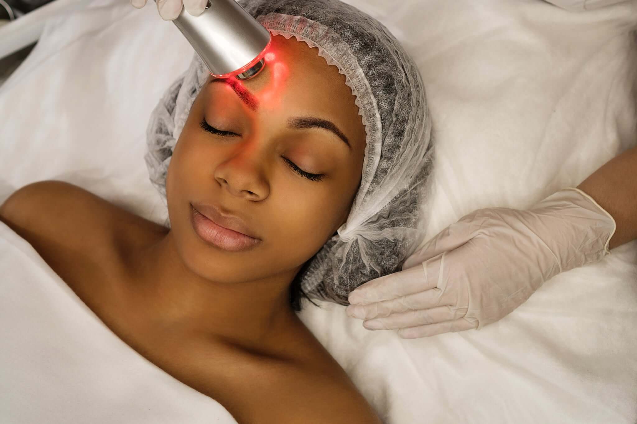 What is High Frequency Facial? How to Dry Pimples at home with this dermatologist tool